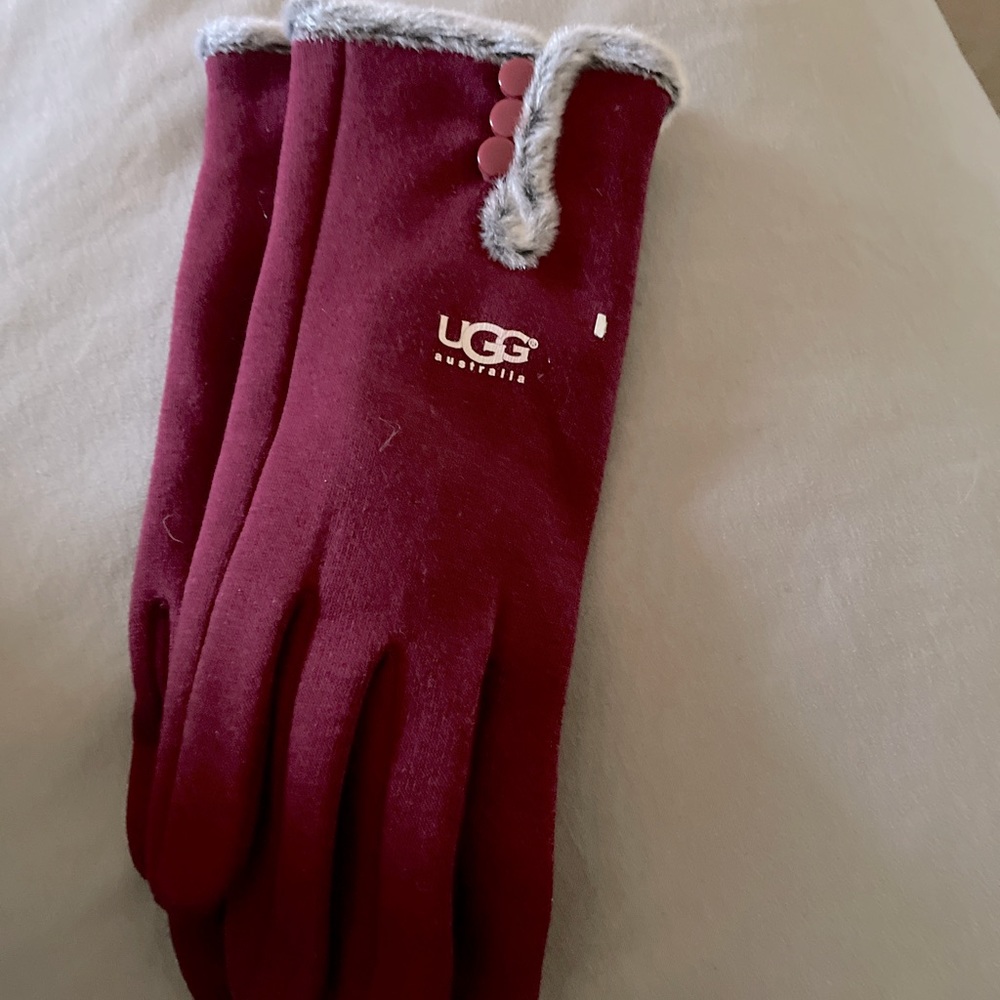 Ugg gloves,